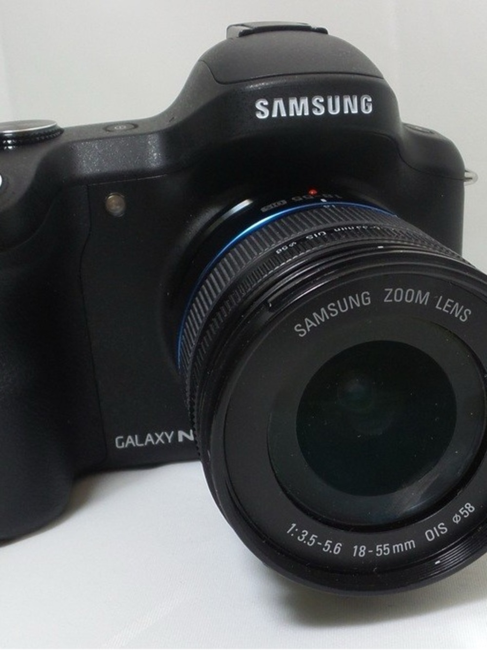 Samsung Galaxy NX30 and Mirrorless Camera with Black Zoom Lens